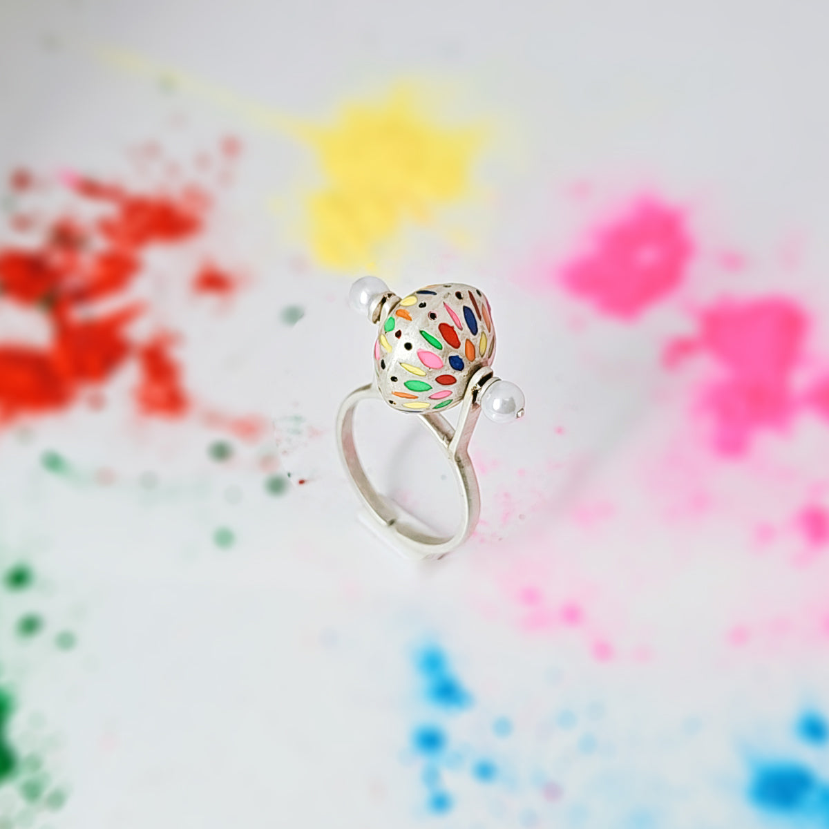 Color spin ring in oxidised 925 silver