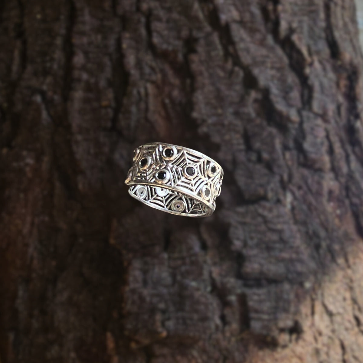 Silver jaala band ring with black onyx