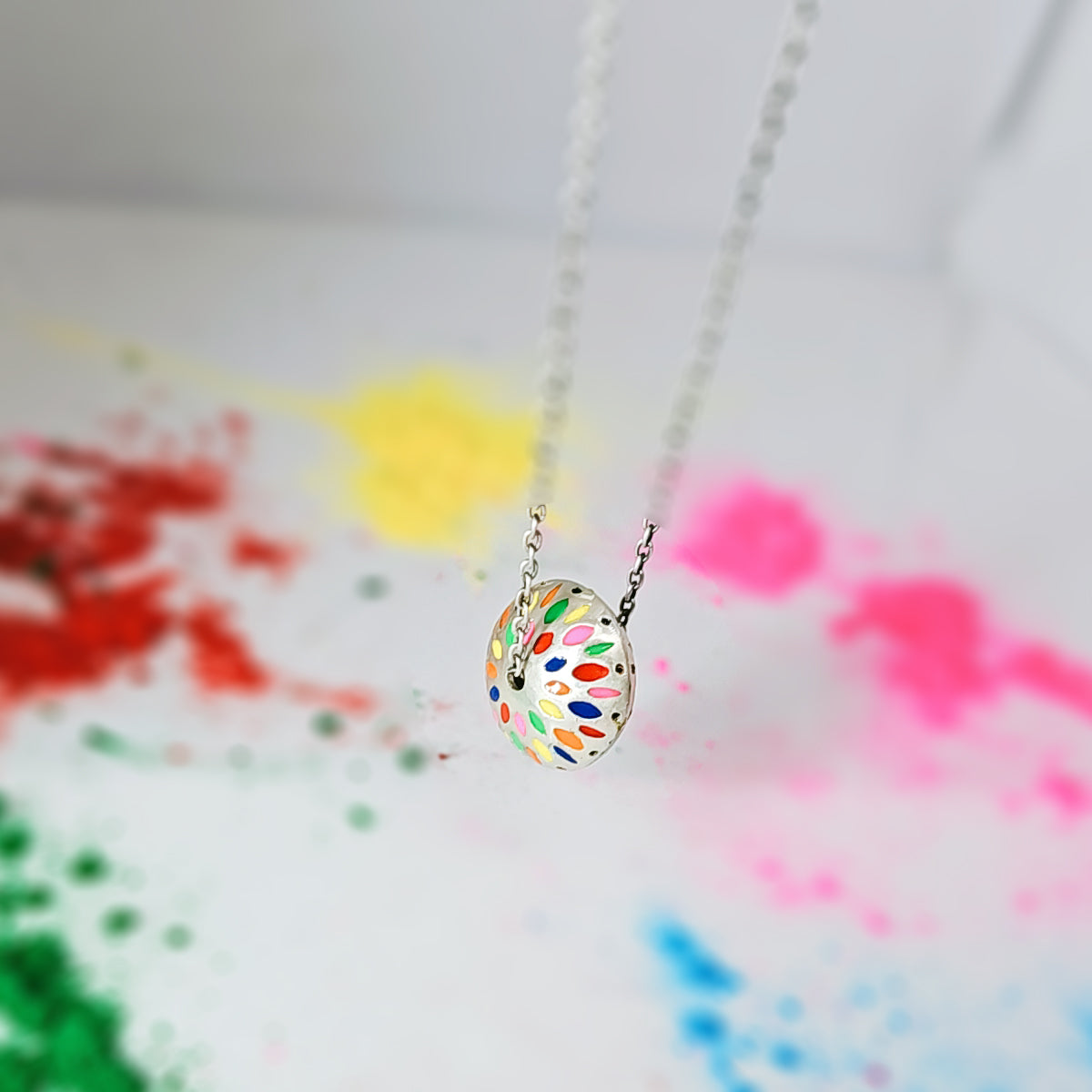 Color explosion minimalist neckalce in oxidised 925 silver