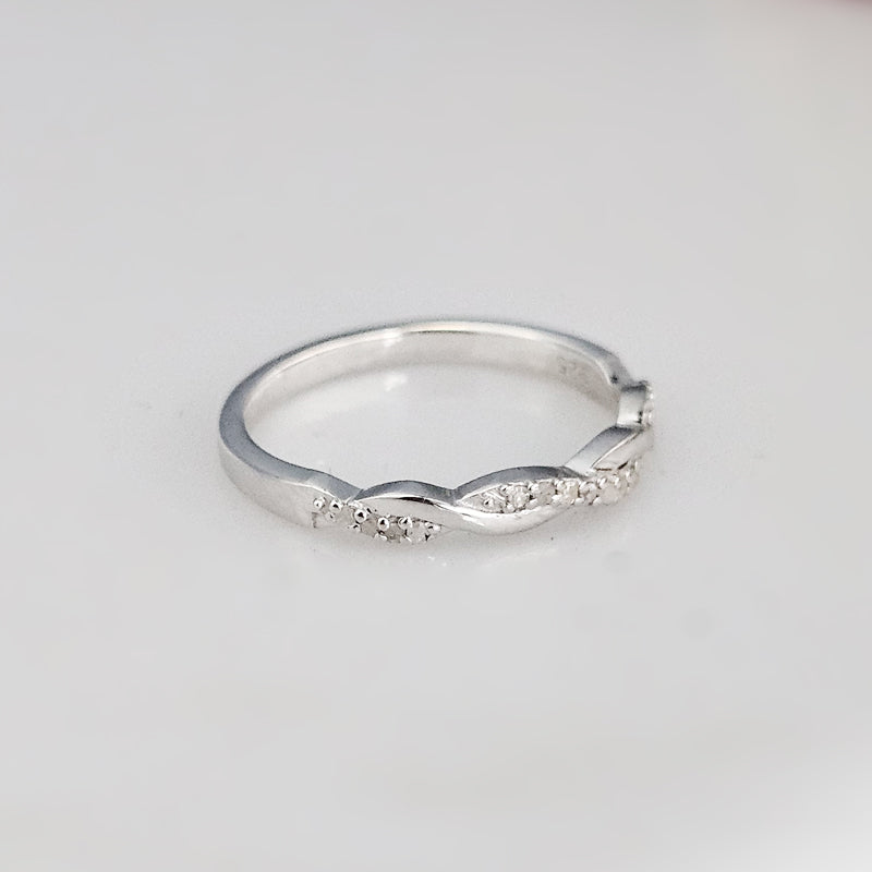 Silver vritti ring – dainty stacking & promise ring