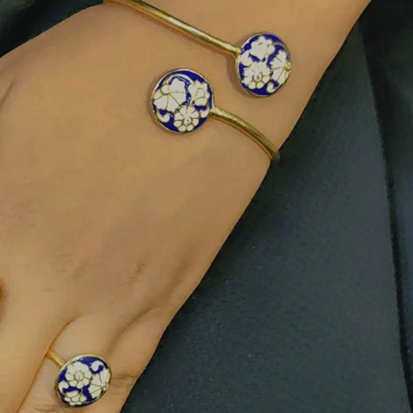 Glorious round fashionista bracelet