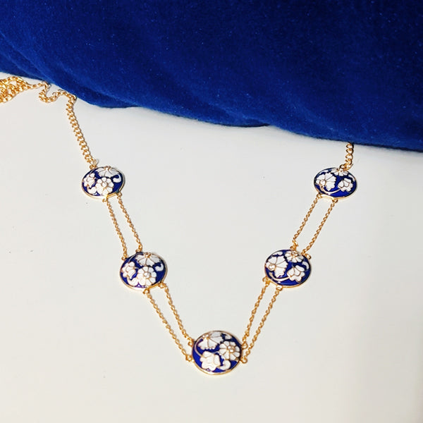 Glorious round choker necklace
