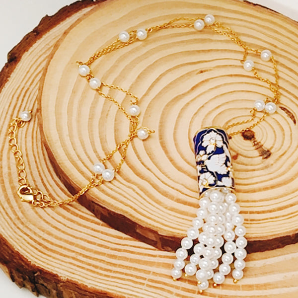 Life of a bird rotating pearl chain necklace